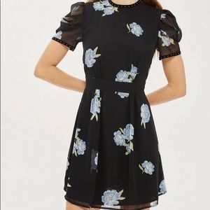 ✨ NWT Topshop Studded Puff Sleeve Dress 💓